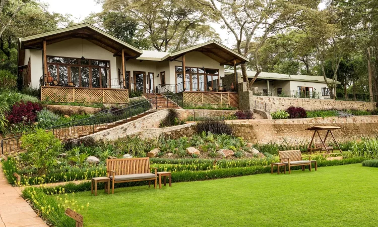 Pamoja Olea Farm Lodge